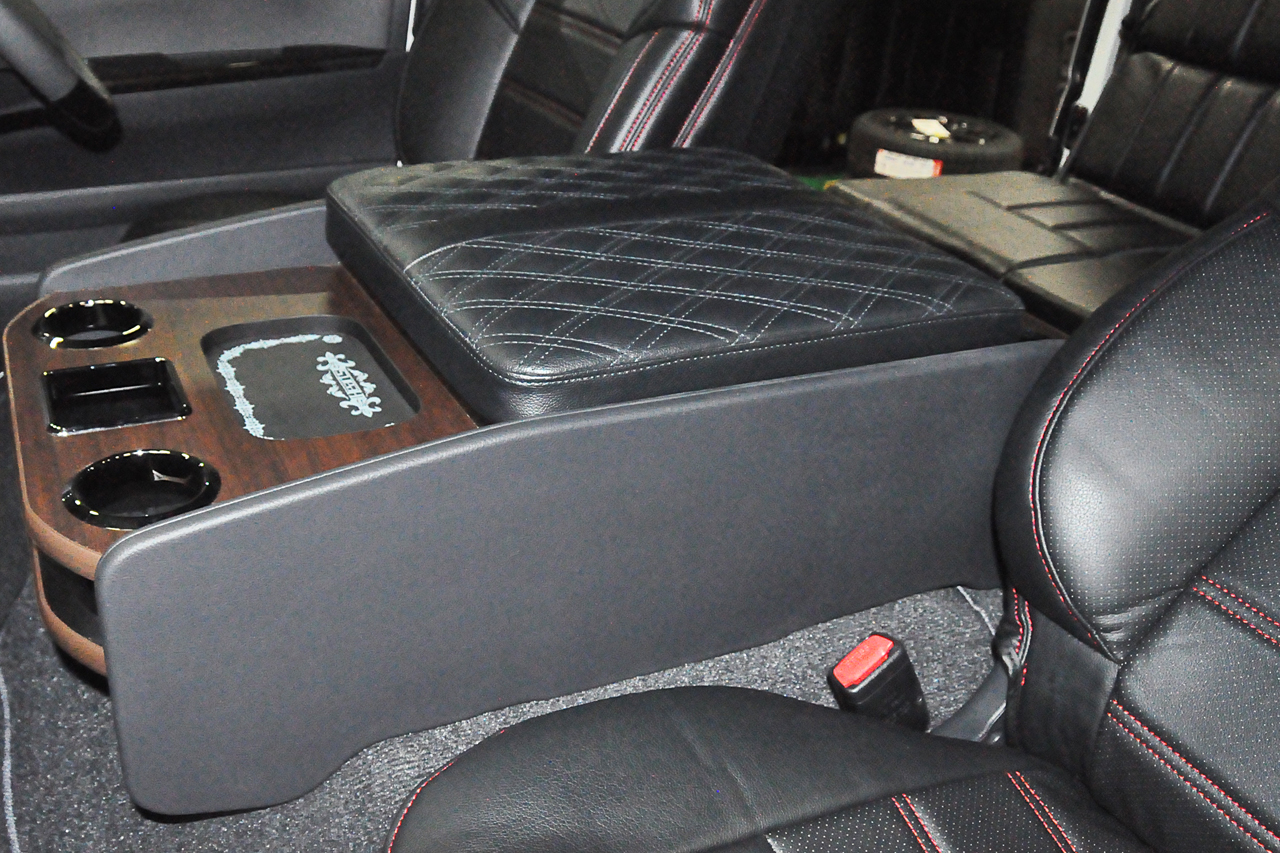 Feel Osaka Hiace Custom Console フィール大阪店 ハイエース 公式サイト 内装カスタムコンソール
